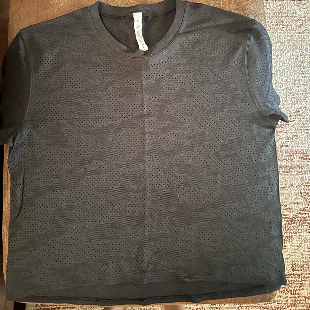 lululemon black workout shirt